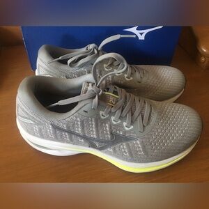 Mizuno Women’s Wave Rider 25 Running Shoes